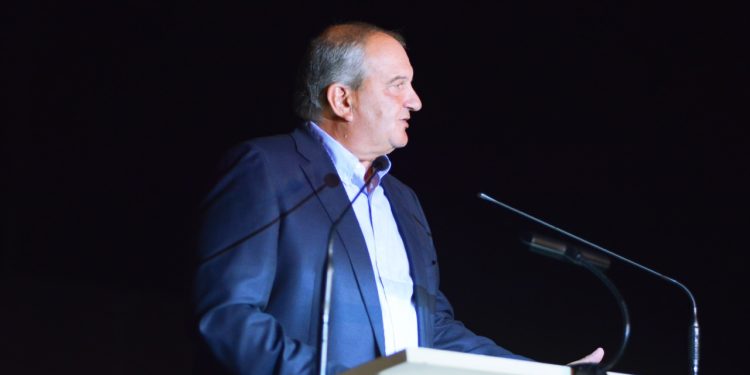 Παρέμβαση Καραμανλή για το “σκάνδαλο ΕΥΠ”: Όλα στο φως, το απόρρητο υποτάσσεται στην ανάγκη κάθαρσης – Μαξίμου: Κινήθηκαν όλες οι διαδικασίες | ΦΩΤΟ