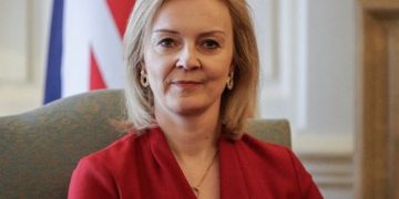 Η Λιζ Τρας νέα πρωθυπουργός του Ηνωμένου Βασιλείου – “Θα εφαρμόσω ένα τολμηρό σχέδιο μείωσης φόρων και αύξησης της ανάπτυξης της οικονομίας”