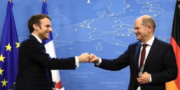 Ενεργειακή κρίση: Γαλλία και Γερμανία θα ανταλλάξουν φυσικό αέριο με ηλεκτρικό ρεύμα – Συμφωνία Μακρόν με Σόλτς ενόψει του δύσκολου χειμώνα