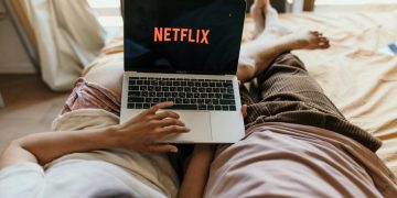 Το Netflix επιστρέφει ανανεωμένο – Αυτές είναι οι εντυπωσιακές σειρές και ταινίες που θα μας συντροφεύσουν το Φθινόπωρο