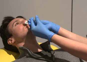 Κορονοϊός: Έρχεται το ρινικό εμβόλιο κατά της πανδημίας – Ανοσία κατευθείαν στους βλεννογόνους – Δεν είναι ενέσιμο, χορηγείται απευθείας στη μύτη ή εισπνέεται 