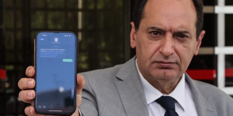 Καταγγελία Σπίρτζη: Έγινε απόπειρα παγίδευσης του κινητού μου με το Predator – Τσίπρας: Τον παρακολούθησε η ΕΥΠ; – Κυβέρνηση: Είναι φτηνό θέαμα