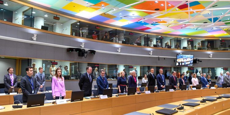“Εμφύλιος” στην Ευρωπαϊκή Ένωση για το πλαφόν στο φυσικό αέριο – Έκτακτη συνεδρίαση των Υπουργών Ενέργειας – Επιμένουν οι “15”, αντιδρούν οι Γερμανοί