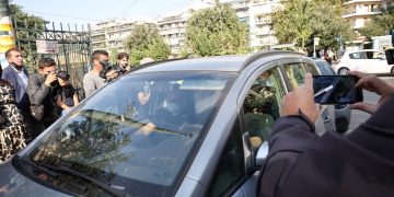 Ραγδαίες εξελίξεις: Συνελήφθη και η μητέρα της 12χρονης – Κατηγορείται για διακεκριμένη μαστροπεία – Ανοίγουν οι λογαριασμοί – Στη φυλακή Μίχος και Σοφιανίδης
