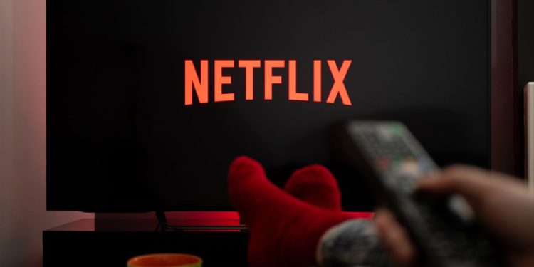 Το Netflix συνεχίζει ακάθεκτο με νέες παραγωγές – Σειρές, ταινίες και ντοκιμαντέρ που μας συντροφεύουν τον Οκτώβριο