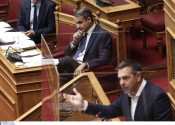 Τσίπρας προς Μητσοτάκη: «Συμπεριφέρεστε σαν Λουδοβίκος και κυβερνάτε σαν Θάτσερ – Γίνατε προστάτης των καρτέλ αντί να είστε της κοινωνικής συνοχής» | ΦΩΤΟ