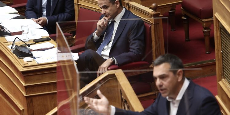 Τσίπρας προς Μητσοτάκη: «Συμπεριφέρεστε σαν Λουδοβίκος και κυβερνάτε σαν Θάτσερ – Γίνατε προστάτης των καρτέλ αντί να είστε της κοινωνικής συνοχής» | ΦΩΤΟ