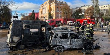 Ρωσικά αντίποινα για το χτύπημα στη γέφυρα της Κριμαίας – Εκτόξευσε 75 πυραύλους κατά ουκρανικών πόλεων – Νεκροί και τραυματίες από τον βομβαρδισμό | ΦΩΤΟ