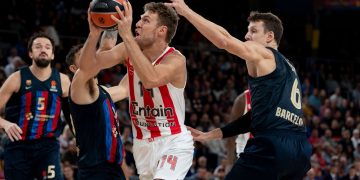 Ολυμπιακός: Θριαμβευτική πρεμιέρα στη Euroleague επί της Μπαρτσελόνα με 80-70, στο «Παλάου Μπλαουγκράνα» – Με σκληρή άμυνα και 4 τρίποντα του Λαρεντζάκη | ΦΩΤΟ