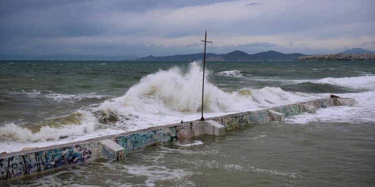 Απαγορευτικό απόπλου από Πειραιά, Ραφήνα και Λαύριο – Ισχυροί άνεμοι 8 μποφόρ – Κανονικά εκτελούνται τα δρομολόγια για τον Αργοσαρωνικό