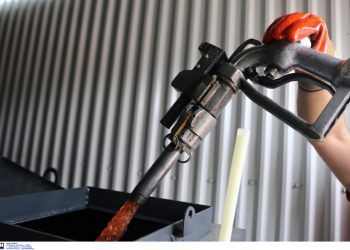 “Μποναμάς” Χριστουγέννων: Επίδομα θέρμανσης και επιταγή ακρίβειας μέσα στις γιορτές δίνει η κυβέρνηση – Τα όρια εισοδήματος και τα περιουσιακά κριτήρια
