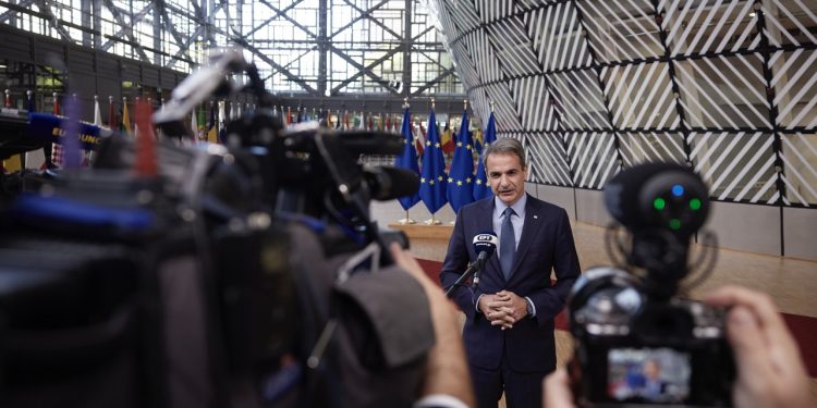 Μητσοτάκης στη Σύνοδο Κορυφής: Δεν έχουμε την πολυτέλεια να διστάζουμε άλλο – Πρέπει να δράσουμε τώρα εάν θέλουμε να στείλουμε μήνυμα ότι υπάρχει ευρωπαϊκή λύση | ΦΩΤΟ