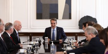 Μητσοτάκης: Η Ελλάδα δεν πρόκειται να δεχθεί παραβίαση της κυριαρχίας ή των κυριαρχικών της δικαιωμάτων – Τι είπε σε αντιπροσωπεία της Βουλής των Αντιπροσώπων των ΗΠΑ | ΦΩΤΟ