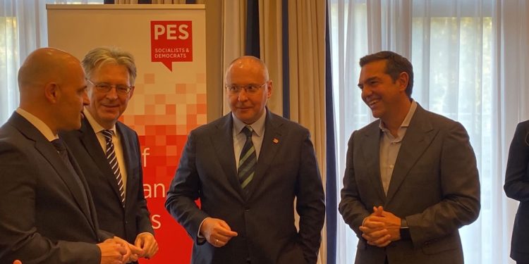 Τσίπρας στο PES: Πρωτοβουλίες για να τερματιστεί η ρωσική εισβολή και ο πόλεμος – Ευρωπαϊκές κυρώσεις στην Τουρκία – Κοινό ευρωπαϊκό ομόλογο για την ενεργειακή κρίση | ΦΩΤΟ