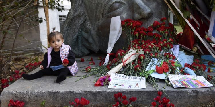 Επέτειος Πολυτεχνείου: Κορυφώνονται οι εκδηλώσεις για τη φοιτητική αντιδικτατορική εξέγερση του Νοέμβρη 1973 – Μεγάλη πορεία προς την Αμερικανική Πρεσβεία | ΦΩΤΟ