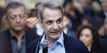 Μητσοτάκης: “Θέλουμε να συνεχίσουμε σε αυτόν τον δρόμο της ισχυρής και ευημερούσας Ελλάδας ή θέλουμε να κλωτσήσουμε την καρδάρα με το γάλα” | ΦΩΤΟ