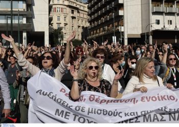 Απεργία ΓΣΕΕ-ΑΔΕΔΥ: Με μαζική συμμετοχή εργαζόμενων πραγματοποιήθηκαν οι συγκεντρώσεις και πορείες διαμαρτυρίας των Συνδικάτων – Κεντρικό σύνθημα «η ακρίβεια τσακίζει» | ΦΩΤΟ