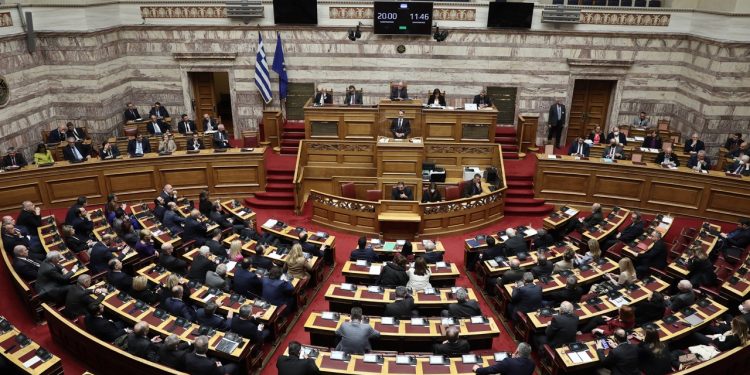 Πρόταση δυσπιστίας: Ουδέν νεότερο για τις υποκλοπές – Ραντεβού στις κάλπες – Απορρίφθηκε με 156 “Όχι” η μομφή κατά της κυβέρνησης που υπέβαλε ο ΣΥΡΙΖΑ – Υψηλοί τόνοι στη Βουλή | ΦΩΤΟ