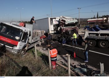 Καραμπόλα στην Αθηνών-Λαμίας: Απίστευτο ατύχημα με 13 συνολικά αυτοκίνητα που τράκαραν λόγω πυκνής ομίχλης – Έγινε διακοπή κυκλοφορίας από την Τροχαία στο ύψος του Αυλώνα | ΦΩΤΟ 