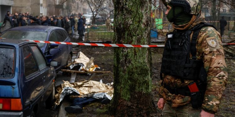 Πόλεμος στην Ουκρανία: Συνετρίβη  ελικόπτερο βορειοανατολικά του Κιέβου κοντά σε νηπιαγωγείο – Συνολικά 14 νεκροί, ανάμεσά τους ένα παιδί – Tραγικό θάνατο βρήκε και ο Υπ. Εσωτερικών | ΦΩΤΟ 