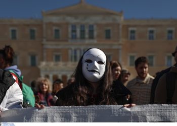 Ηθοποιοί: Εντυπωσιακή διαδήλωση στο Σύνταγμα – Κλιμακώνουν τις διαμαρτυρίες τους με νέες κινητοποιήσεις οι καλλιτέχνες – Ζητούν απόσυρση του Προεδρικού Διατάγματος | ΦΩΤΟ