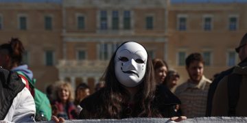 Ηθοποιοί: Εντυπωσιακή διαδήλωση στο Σύνταγμα – Κλιμακώνουν τις διαμαρτυρίες τους με νέες κινητοποιήσεις οι καλλιτέχνες – Ζητούν απόσυρση του Προεδρικού Διατάγματος | ΦΩΤΟ