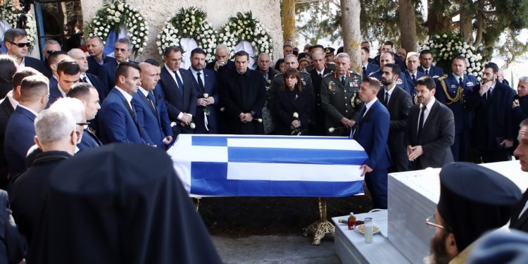 Πτώση Φάντομ: Με βαθύτατη θλίψη η Ελλάδα αποχαιρέτησε τον Μάριο-Μιχαήλ Τουρούτσικα – Παρόντες η πολιτειακή, πολιτική, στρατιωτική και θρησκευτική ηγεσία της χώρας | ΦΩΤΟ