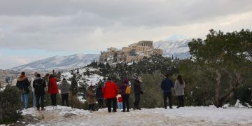 Κακοκαιρία “Μπάρμπαρα”: Το πρώτο επικίνδυνο φαινόμενο χτυπάει τη χώρα από την Κυριακή μέχρι και την Τρίτη – Πολικές θερμοκρασίες, παγετός, θυελλώδεις άνεμοι – Θα χιονίσει και στην Αθήνα 