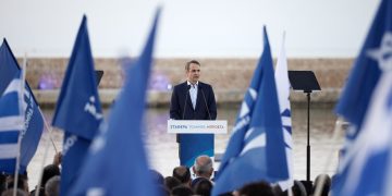 Μητσοτάκης: “Ο λαός δεν θέλει δεύτερη φορά στη συμφορά αλλά δίνει δεύτερη εντολή στην προκοπή” – Αυτές είναι οι πέντε μεγάλες προτεραιότητες για την επόμενη 4ετία | ΦΩΤΟ