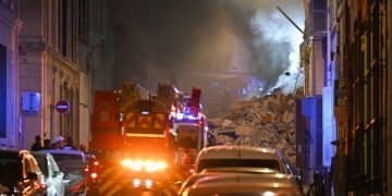Μασσαλία: Κατάρρευση τετραώροφης πολυκατοικίας – “Να προετοιμαστούμε ότι θα υπάρχουν θύματα από αυτήν την τρομερή τραγωδία”, δήλωσε ο δήμαρχος της πόλης 