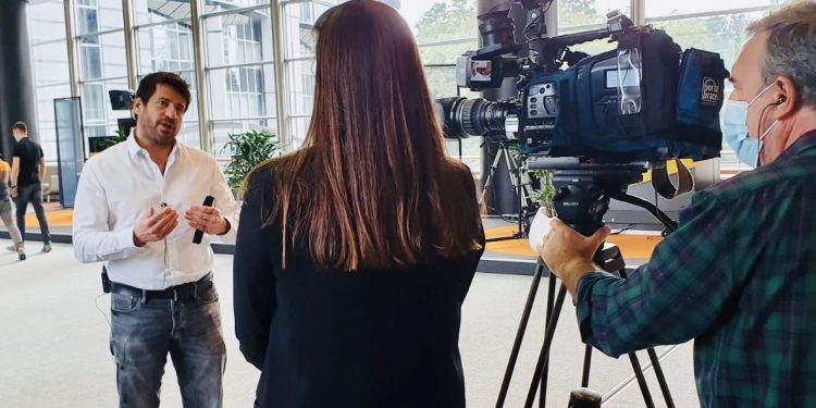 Υπόθεση Γεωργούλη: “Στις αρχές του 2020, κατήγγειλα τον βιασμό και τη σωματική βλάβη – Μετά 4 μήνες έδωσα στις βελγικές αρχές το όνομα του θύτη”, δηλώνει η Ελένη Χρονοπούλου