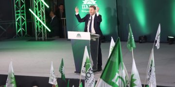 Ανδρουλάκης στο Ηράκλειο: “Στις 21 Μαΐου θα είμαστε νικητές – Κάθε ψήφος στο ΠΑΣΟΚ είναι ανάχωμα στον αυταρχισμό και στην παρακμή – Δεν υπάρχει ΠΑΣΟΚ-δεκανίκι | ΦΩΤΟ