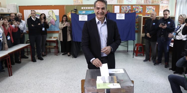 Ψήφισε στην Κηφισιά ο Κυρ. Μητσοτάκης: “Σήμερα ψηφίζουμε για το μέλλον μας – H ευθύνη για τη διακυβέρνηση του τόπου περνά σε εσάς, στους πολίτες” | ΦΩΤΟ 