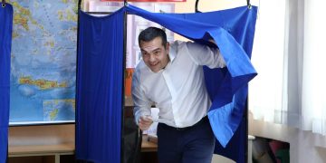 Ψήφισε στην Κυψέλη ο Αλ. Τσίπρας: “Η Αλλαγή είναι σήμερα στα χέρια του λαού μας – Για μια κυβέρνηση με νέα πρόσωπα, νέο ήθος και ύφος διακυβέρνησης” | ΦΩΤΟ