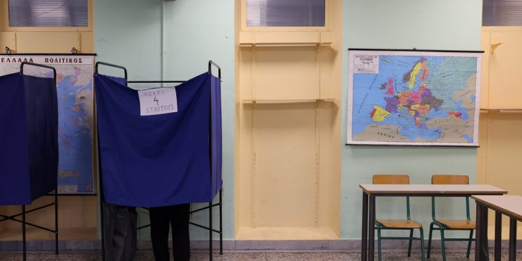 Εκλογές 2023: Στις κάλπες οι Έλληνες – 9,8 εκατ. ψηφοφόροι είναι οι εγγεγραμμένοι – Για πρώτη φορά έχουν δικαίωμα να ψηφίσουν 400.000 νέοι εκλογείς