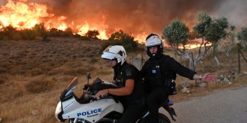 Δραματικές καταστάσεις! Εκκενώνονται Φυλή, Άνω Λιόσια, Γεννηματά, Κανάλα – Διακοπή κυκλοφορίας σε τμήμα της Αττικής Οδού – Αναλυτικά οι κυκλοφοριακές ρυθμίσεις | ΦΩΤΟ