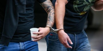 Νέα Φιλαδέλφεια: Συνελήφθη Έλληνας χούλιγκαν – Tαυτοποιήθηκε για συμμετοχή στα αιματηρά επεισόδια όπου δολοφονήθηκε o Μιχάλης Κατσούρης