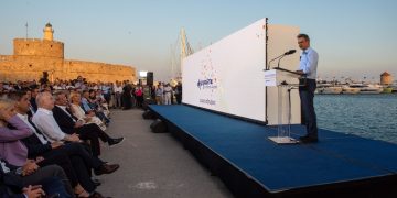 Μητσοτάκης στη Ρόδο: Ούτε οι πιο αισιόδοξοι θα μπορούσαν να προβλέψουν ότι η Ρόδος θα ξαναέβρισκε τον ρυθμό της τόσο γρήγορα | ΦΩΤΟ