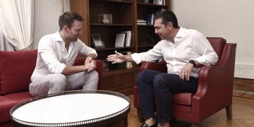 Κασσελάκης: Συνάντηση με Τσίπρα στη Βουλή – “Σιδεροκέφαλος, να χαρείς δίχως ενοχές γιατί στην πολιτική οι χαρές δεν είναι περίσσιες” του είπε ο τέως πρόεδρος 