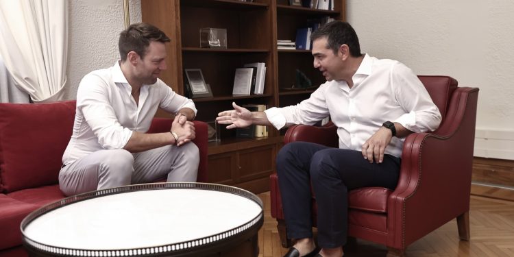 Κασσελάκης: Συνάντηση με Τσίπρα στη Βουλή – “Σιδεροκέφαλος, να χαρείς δίχως ενοχές γιατί στην πολιτική οι χαρές δεν είναι περίσσιες” του είπε ο τέως πρόεδρος 