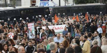 Πολυτεχνείο 1973-2023: Μαζική πορεία για τα 50 χρόνια από την εξέγερση – “Οι εξεγέρσεις δεν μπαίνουν στα μουσεία, εμπρός για της γενιάς μας τα Πολυτεχνεία” | ΦΩΤΟ