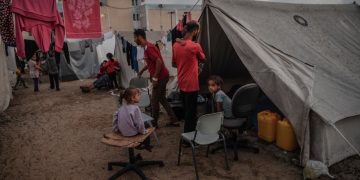 Πόλεμος Ισραήλ-Χαμάς: Ο ισραηλινός στρατός δίνει προθεσμία 4 ωρών για μετακίνηση στο νότο της Γάζας – «Εάν νοιάζεστε για τον εαυτό σας και τους αγαπημένους σας»