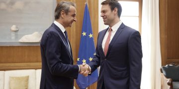 Συνάντηση Μητσοτάκη – Κασσελάκη: Ο πόλεμος στη Μ. Ανατολή και οι επιπτώσεις του, η οικονομία, οι μεταρρυθμίσεις και οι απόδημοι στο επίκεντρο του πρώτου τετ α τετ | ΦΩΤΟ