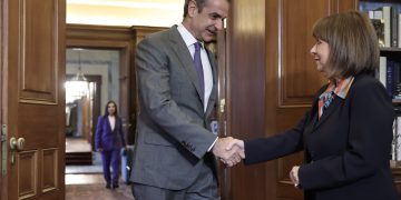 Μητσοτάκης σε Σακελλαροπούλου: “Δεν θα επηρεάσει τις σχέσεις με τη Βρετανία το θέμα με Σούνακ – Μεγαλύτερη η δημοσιότητα στο αίτημα της Ελλάδας | ΦΩΤΟ