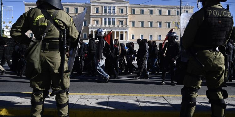 Αλέξανδρος Γρηγορόπουλος: Συγκεντρώσεις και πορείες στην Αθήνα για τα 15 χρόνια από τον θάνατό του – Κλειστές Σταδίου, Πανεπιστημίου και σταθμοί Μετρό | ΦΩΤΟ