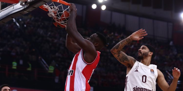 Euroleague: Ο Ολυμπιακός νίκησε 77-69 την Μπάγερν – Χωρίς να εντυπωσιάσει και με διακυμάνσεις στην απόδοση της η ομάδα του Μπαρτζώκα | ΦΩΤΟ 