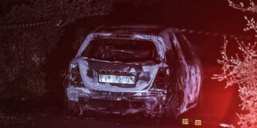 Εκτέλεσαν επιχειρηματία: Ενέδρα θανάτου στη Μάνδρα – “Γάζωσαν” με σφαίρες το αυτοκίνητο και το πυρπόλησαν | ΦΩΤΟ