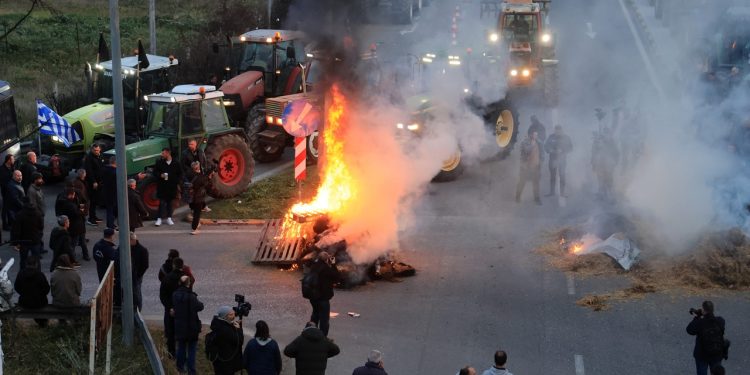 Αγροτικές κινητοποιήσεις: Την Τρίτη η συνάντηση εκπροσώπων των αγροτών με τον κ. Μητσοτάκη – Η επιστολή με τα αιτήματά τους 