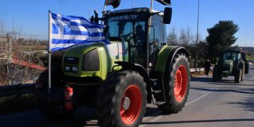 Αγρότες: Συλλαλητήριο στην Αθήνα με τρακτέρ αποφάσισε η πανελλαδική σύσκεψη μπλόκων – Πολιτικό κόστος για την κυβέρνηση που αναζητά λύση 