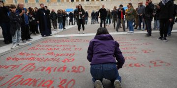 Τέμπη, “μαύρη” επέτειος: Μεγάλες διαδηλώσεις σε όλη τη χώρα – Παλλαϊκή οργή – “Αυτό το έγκλημα δεν θα ξεχαστεί” | ΦΩΤΟ